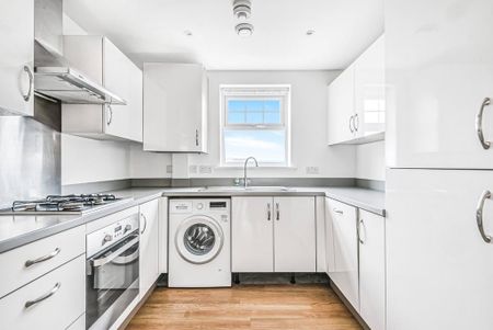 3 bedroom flat to rent - Photo 3