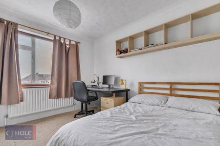 4 bedroom end of terrace house to rent - Photo 4