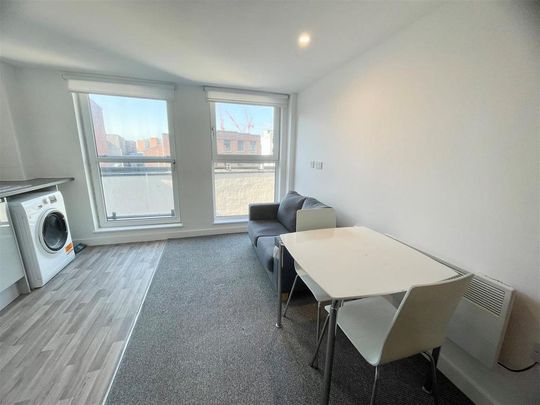 Studio to rent - Photo 1