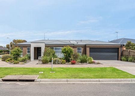 Three-Bedroom Gem in Quiet Court Location - Photo 3