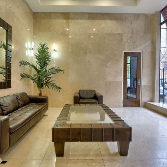 Luxueux condo d’environ 1200 pc au 9e étage, comprenant 2 chambres & 2 salles de bains, offert à louer avec électros inclus - Photo 1