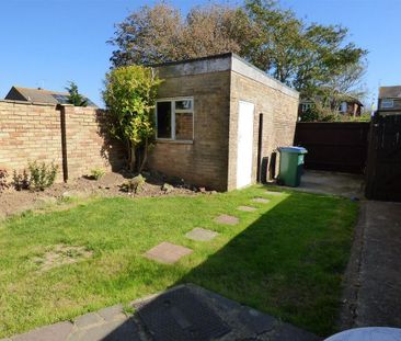 3 bedroom end of terrace house to rent - Photo 5