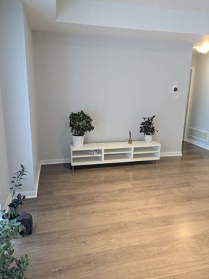 For Lease - 2935 Hazelton Place Unit# 5, Mississauga, Ontario - Photo 1