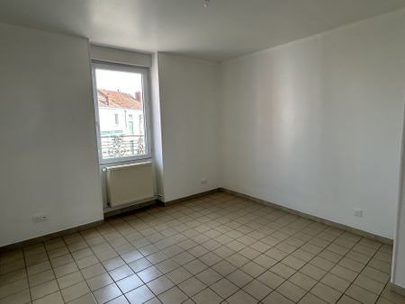 Location Appartement 3 pièces 52m² LE CREUSOT 71200 - Photo 2