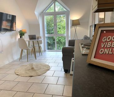 2 bedroom flat to rent - Photo 2