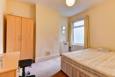 6 bedroom house to rent - Photo 3