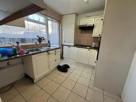 2 bedroom terraced house to rent - Photo 4