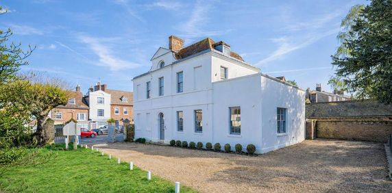 3 bedroom apartment to rent - Photo 2