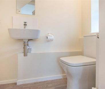 2 bedroom end of terrace house to rent - Photo 5