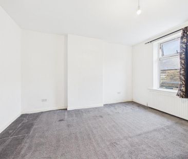 3 bedroom end of terrace house to rent - Photo 3