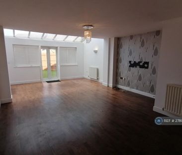 4 bedroom semi-detached house to rent - Photo 3