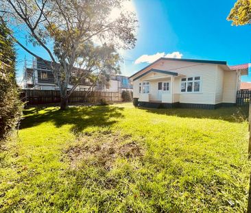 Close to School 3BR Home in Papakura - Photo 6