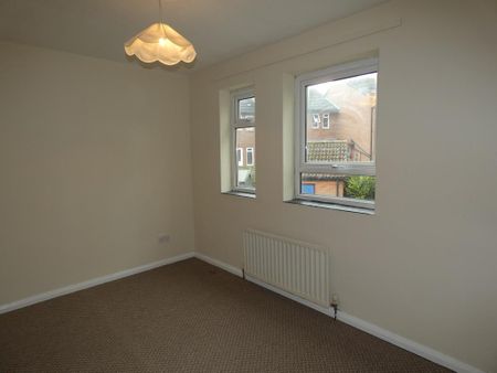 2 bedroom end of terrace house to rent - Photo 3
