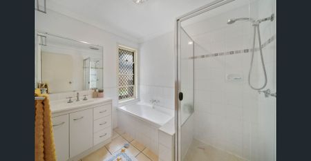 Bright & Comfortable 4-Bedroom Family Home on Bloodwood - Photo 2