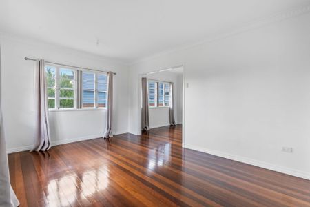 For Lease: Modern Family Home in Sought-After Wavell Heights! - Photo 5