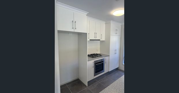 Modern low maintenance 3 bedroom home – perfect for the family! - Photo 1