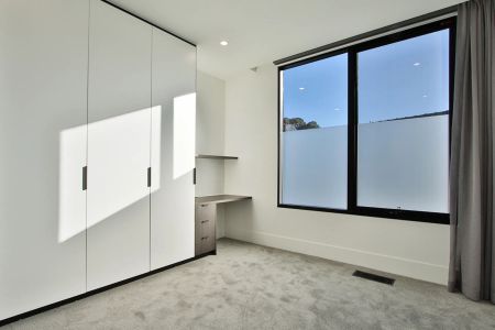 BE IMPRESSED BY STYLE, SPACE & SOPHISTICATION! - Photo 3