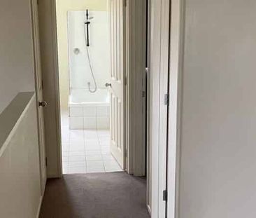 Spacious Family Townhouse in the Heart of Ranui - Photo 5