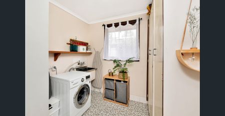 Great home close to all facilities - SMALL PET NEG. - Photo 5