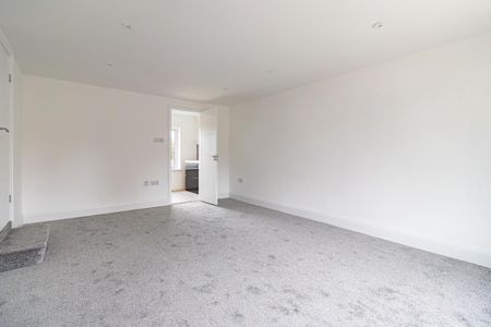 4 bedroom detached house to rent - Photo 4