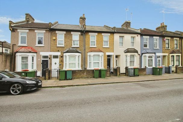 2 bedroom end of terrace house to rent - Photo 1