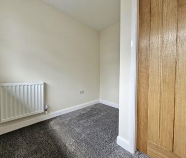 3 bedroom semi-detached bungalow to rent - Photo 3