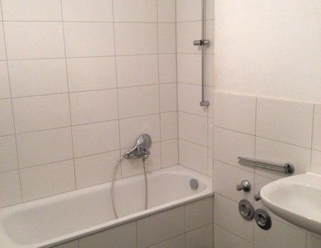 Wohnung sucht Familie: weitläufige 4- Zimmer-Wohnung - Photo 1