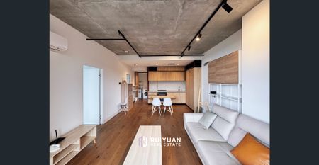 2-Bedroom Apartment with Docklands Wheel Views | Fully Furnished - Photo 3