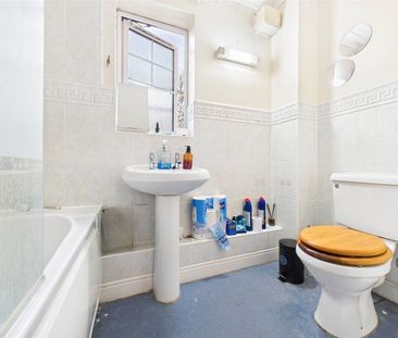 Pinkers Mead, Emersons Green, Bristol, BS16 - Photo 6