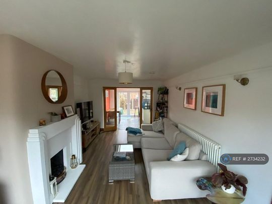 3 bedroom semi-detached house to rent - Photo 1