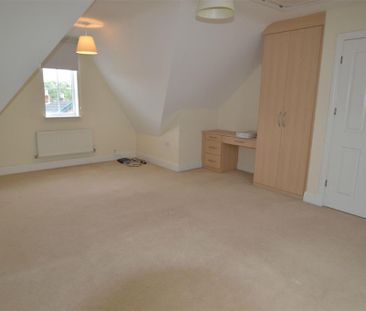 4 bedroom semi-detached house to rent - Photo 3