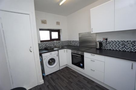 Southey Green Road, Southey, Sheffield, S5 - Photo 2