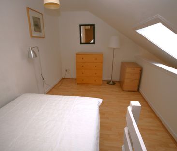 Dalintober Street, Luxury Fully Furnished 2 Bed – Available 12/11/2025 - Photo 2