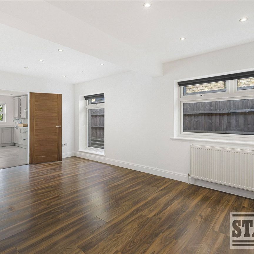 Newmans Way, Hadley Wood - Photo 1