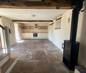2 bedroom barn conversion to rent - Photo 1