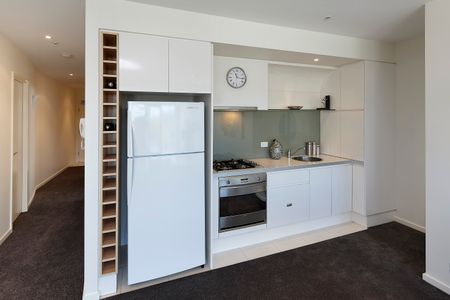 TOP FLOOR 2 BED 2 BATH APARTMENT WITH LARGE BALCONY, OFF STREET PARKING & STORAGE - Photo 4