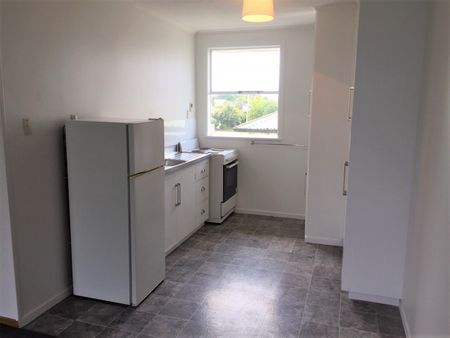 ​​Sunny upstairs unit- 2 bedroom in Merivale​ - Photo 4