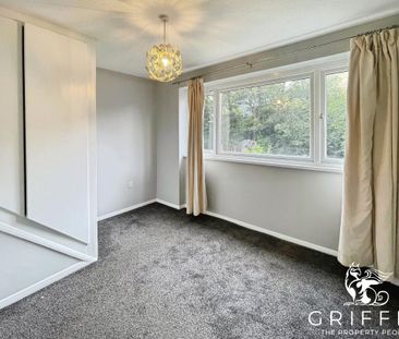 Blackmore Close, Grays, RM17 - Photo 2