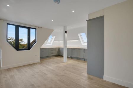 2 bedroom penthouse to rent - Photo 2