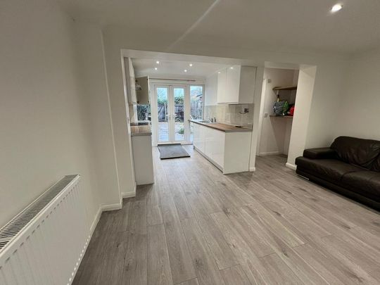 3 bedroom terraced house to rent - Photo 1