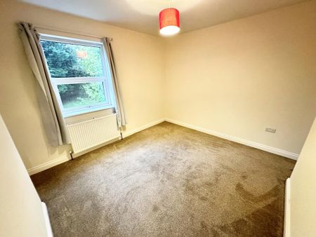 3 bedroom end of terrace house to rent - Photo 2