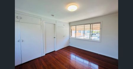 Tidy 2 Bedroom Unfurnished Paradise Island Townhouse - Photo 3