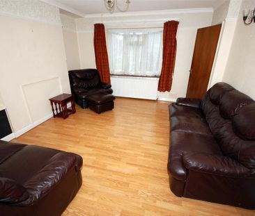 3 bedroom end of terrace house to rent - Photo 1