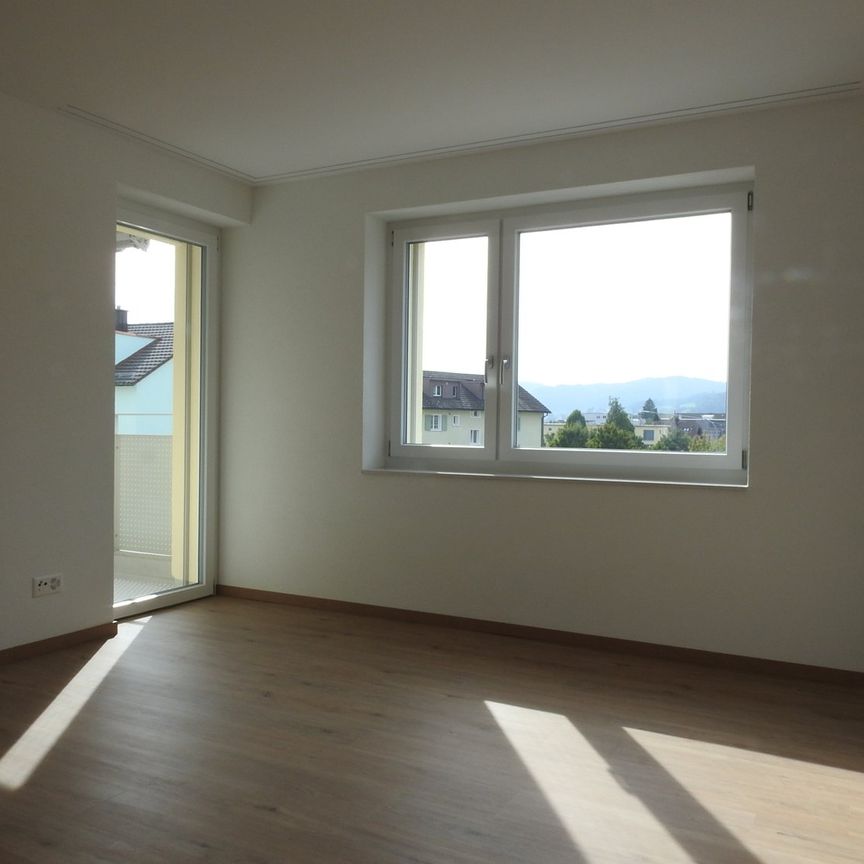 "grosse, moderne 4.5-Zimmer-Wohnung mit Lift und eigenem Waschturm" - Photo 1