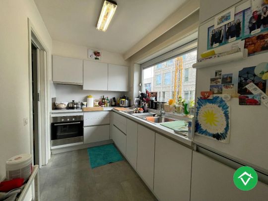 Zonnig appartement met 2 slaapkamers en autostandplaats te centrum Roeselare - Foto 1