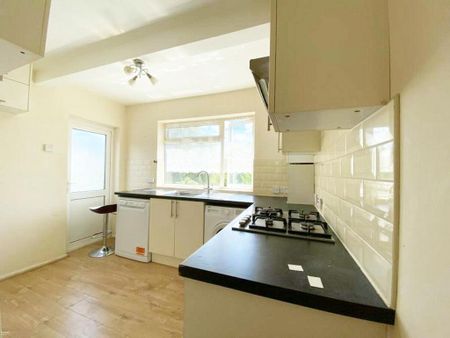 2 bedroom maisonette to rent - Photo 3