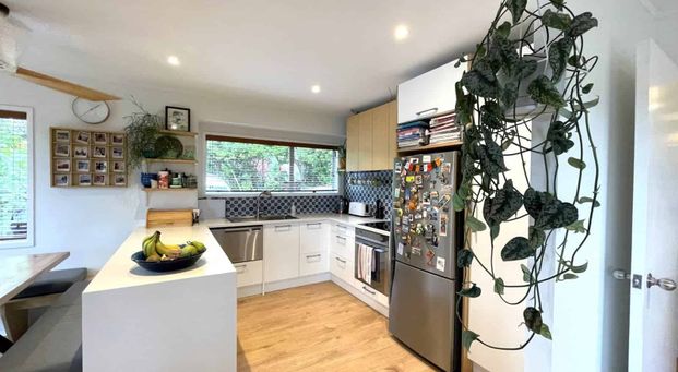 New year = New house - Photo 1