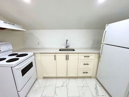 $1,545 / 2 br / 1 ba / 87 Victoria ave N unit 3 - Photo 5