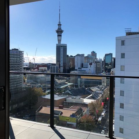 2 Morden Bedroom Apartment on Queen Street - Photo 1