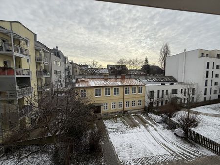 Großzügige Altbauwohnung mit klassischem Charme in zentraler Lage - Foto 4